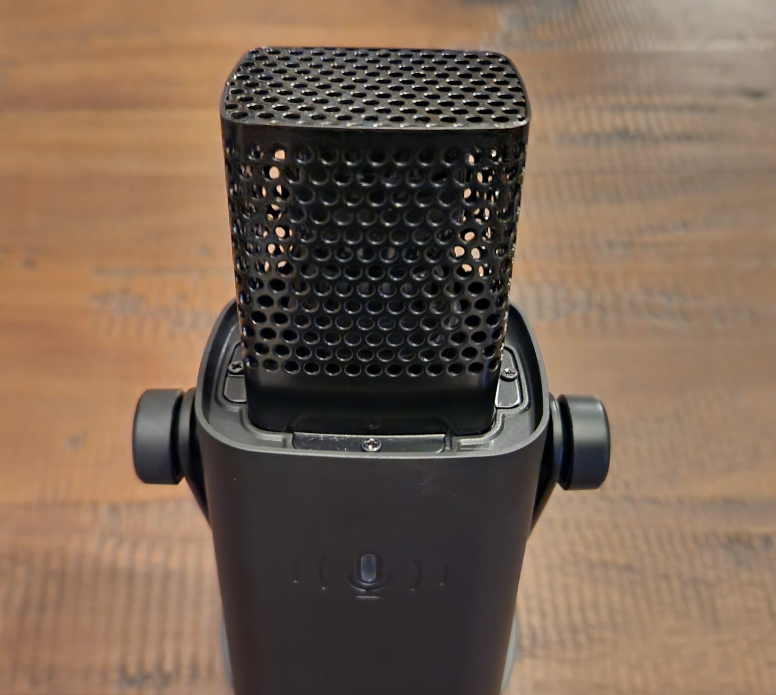 Top-Notch Audio Quality on a Budget: Fifine AM8 XLR Microphone Review for  Gamers and Podcasters - Qwerty Articles